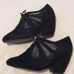 NWOT Bijou New York Swede Mesh Ankle Boots Wedge